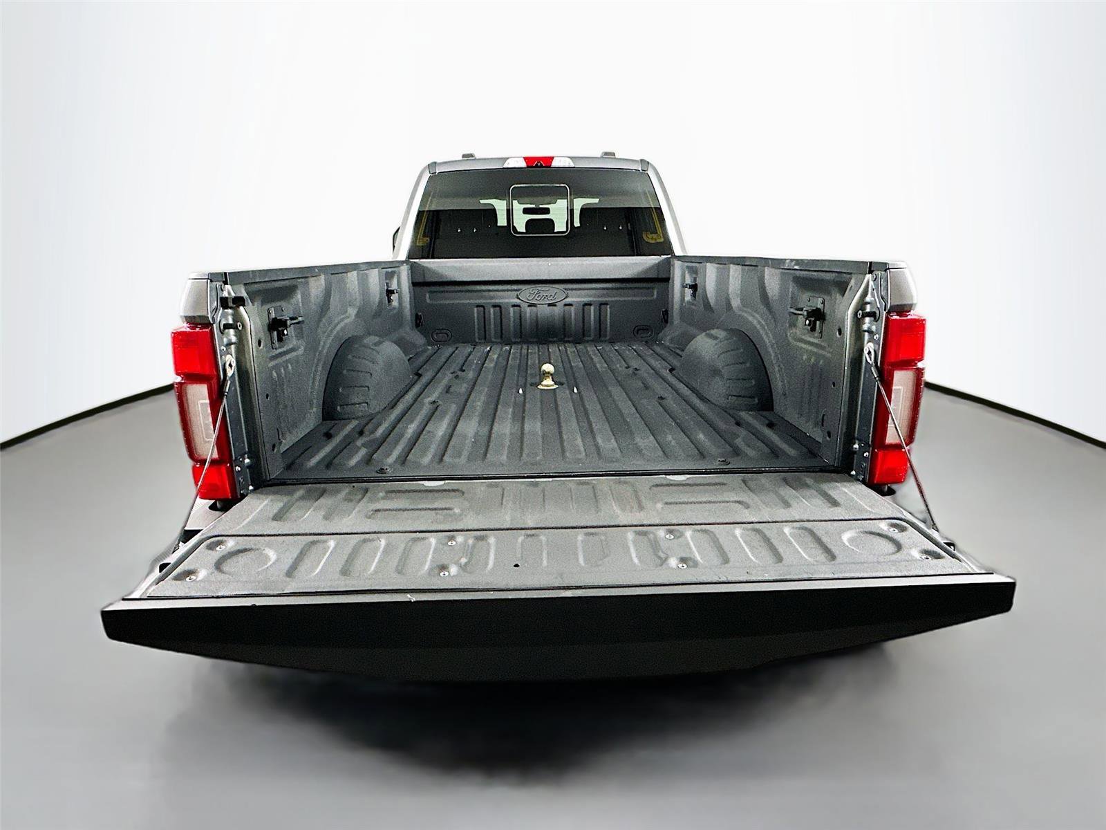 Used 2022 Ford F250 Lariat w/ Black Appearance Package image 26