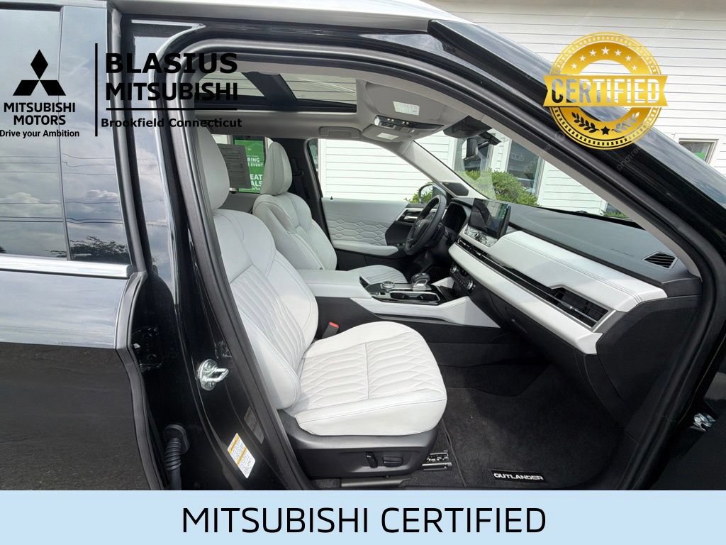 Used 2025 Mitsubishi Outlander AWD image 42