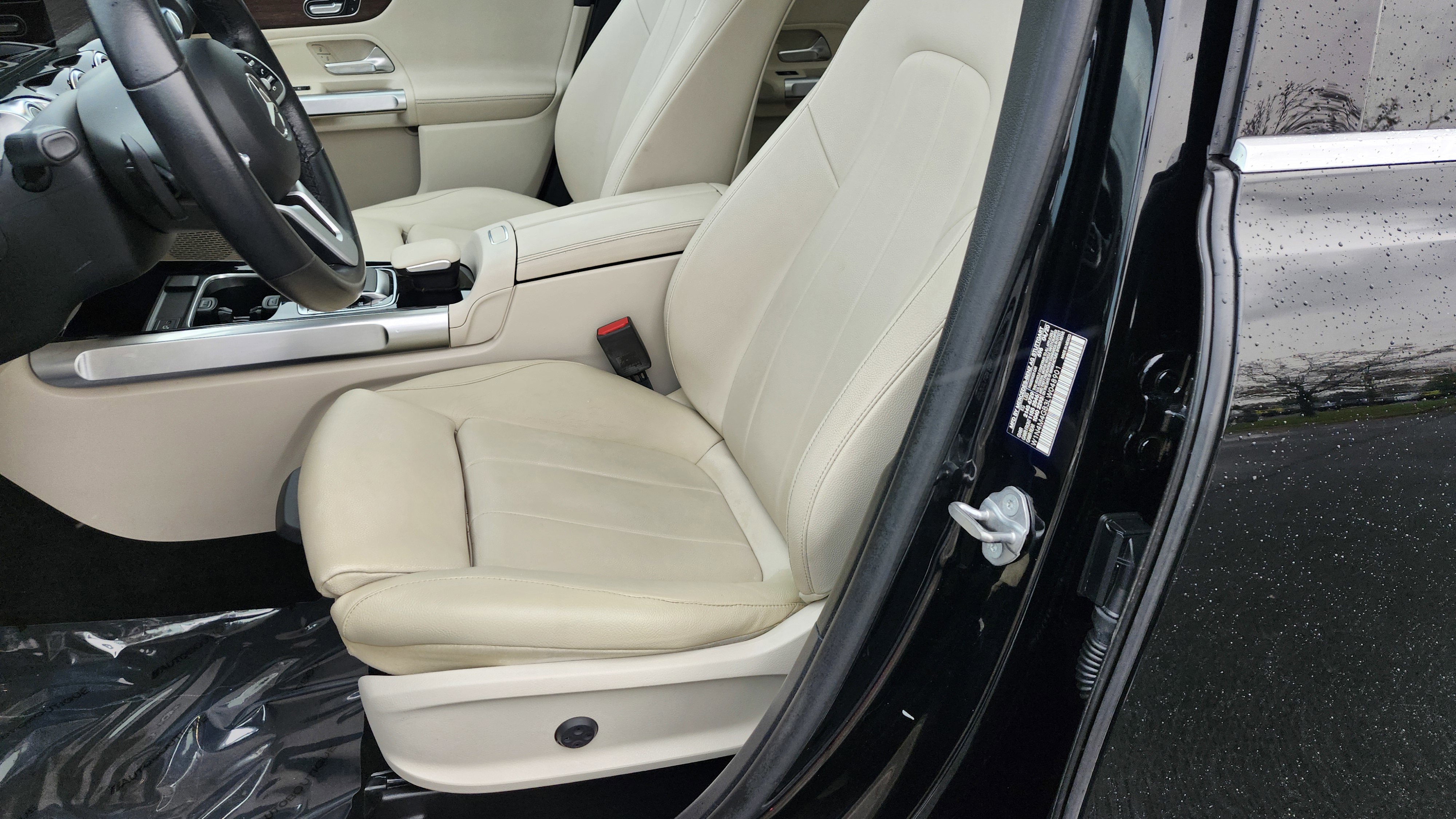 Used 2020 Mercedes-Benz GLB 250 w/ Premium Package image 18