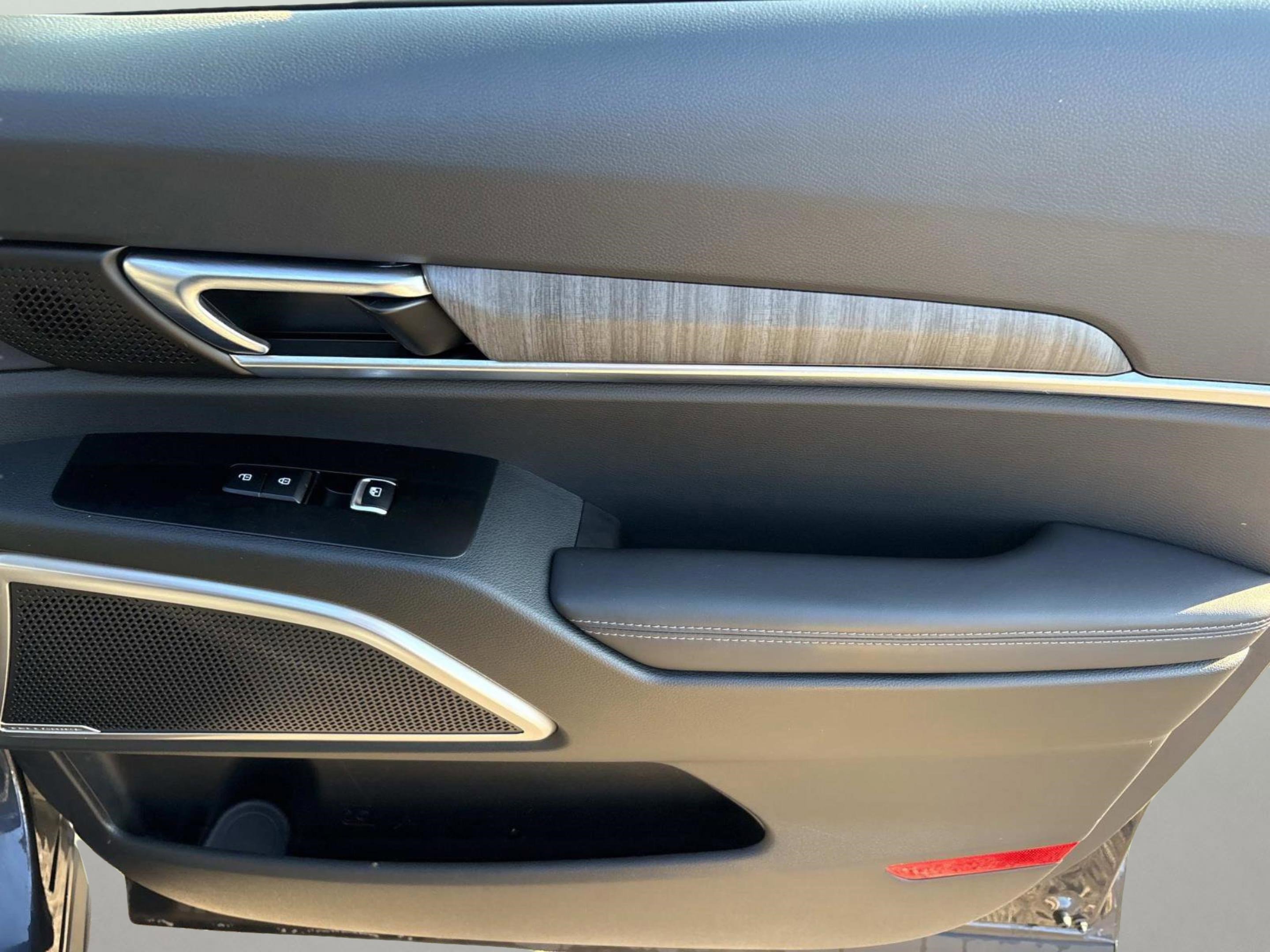 Used 2025 Kia Telluride EX image 17