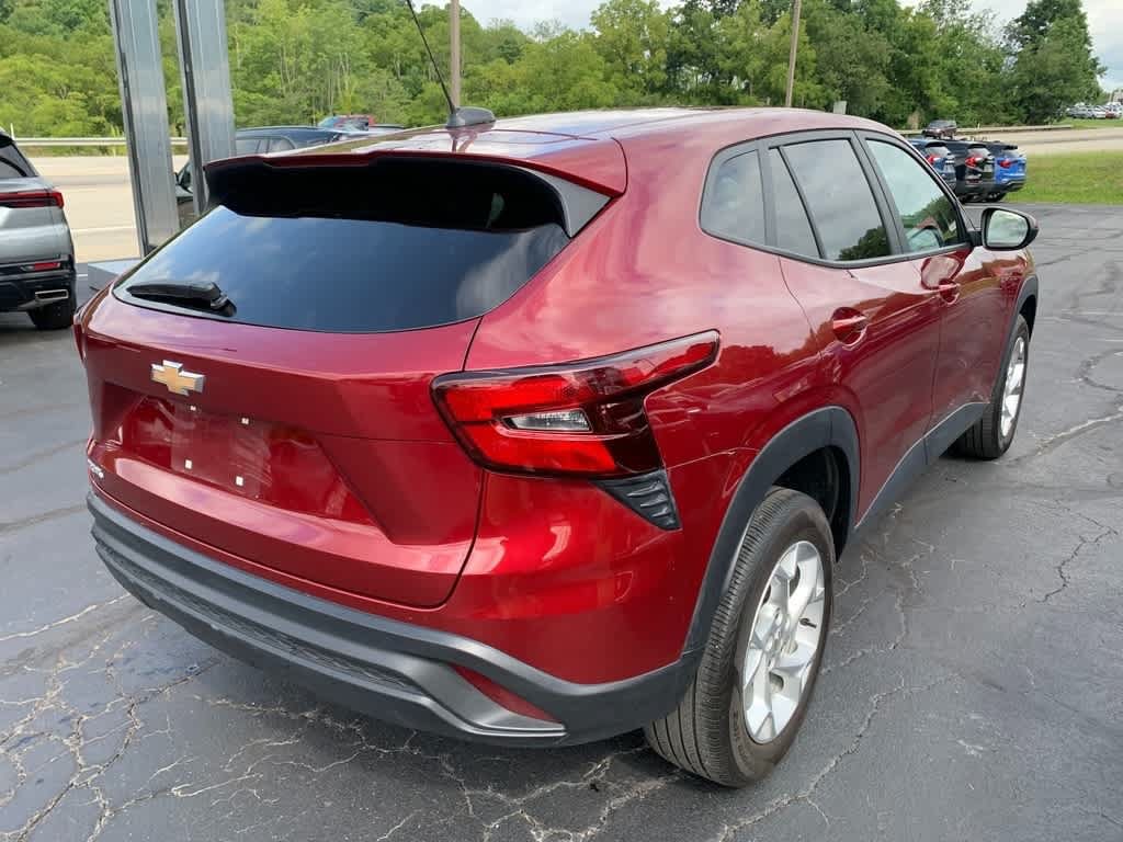 Certified 2024 Chevrolet Trax LS w/ LS Convenience Package FWD image 5