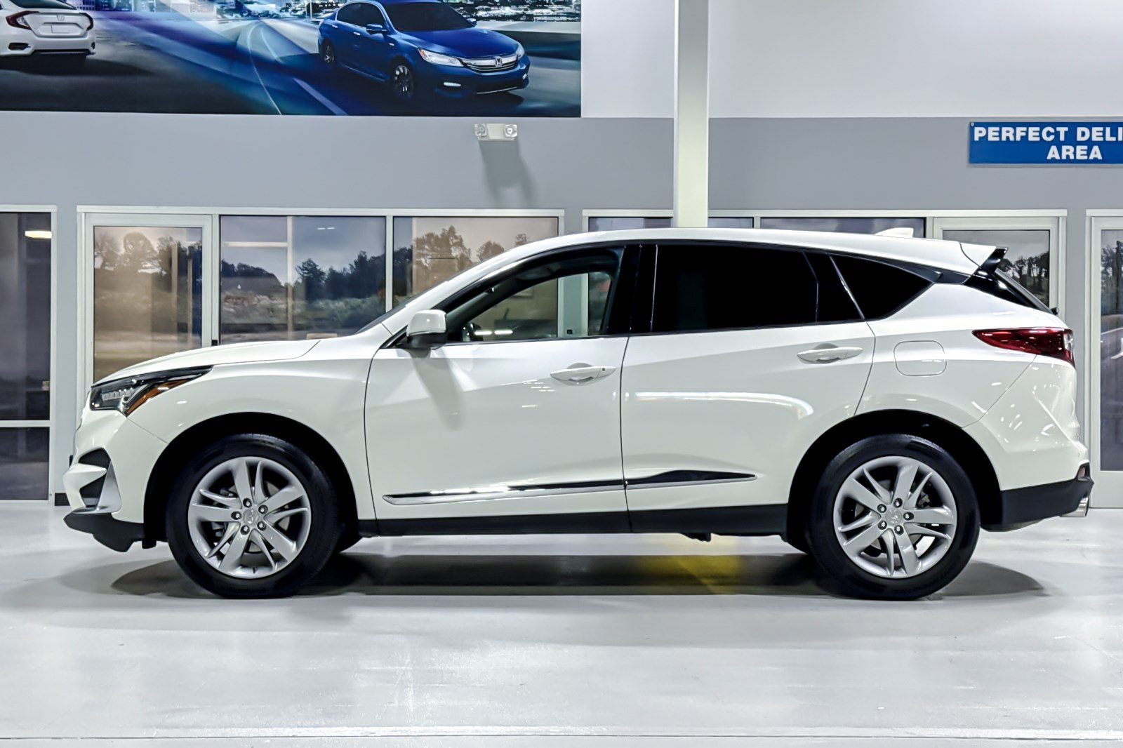 Used 2019 Acura RDX w/ Advance Package FWD image 2