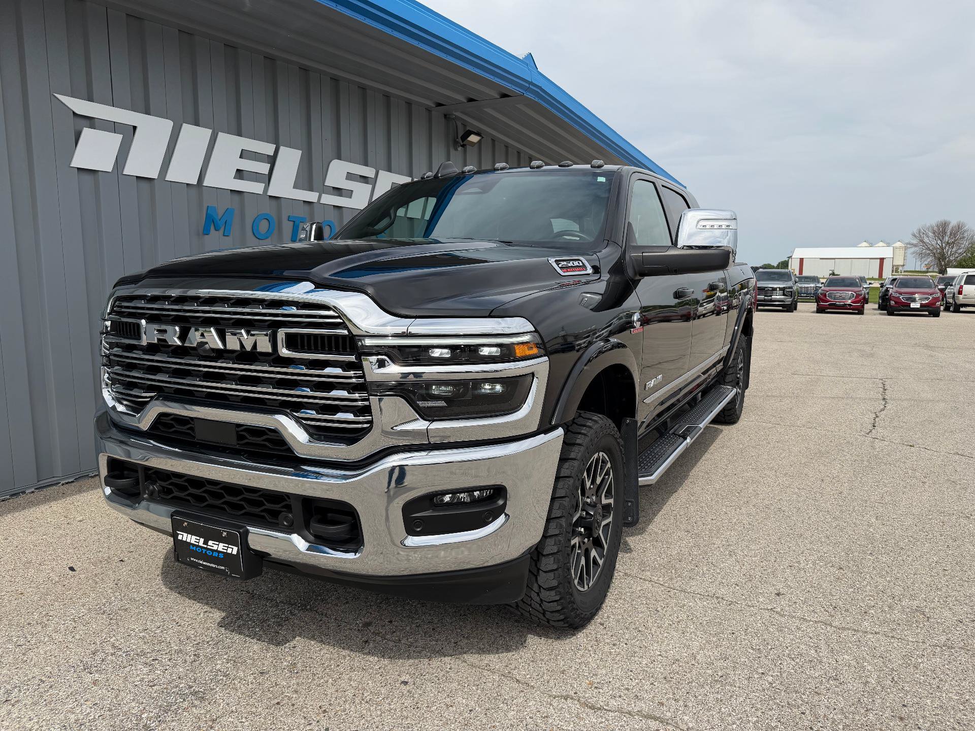 Used 2025 RAM 2500 Limited w/ Cold Weather Group AWD/4WD image 2