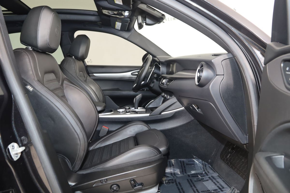 Used 2023 Alfa Romeo Stelvio Veloce AWD/4WD image 13