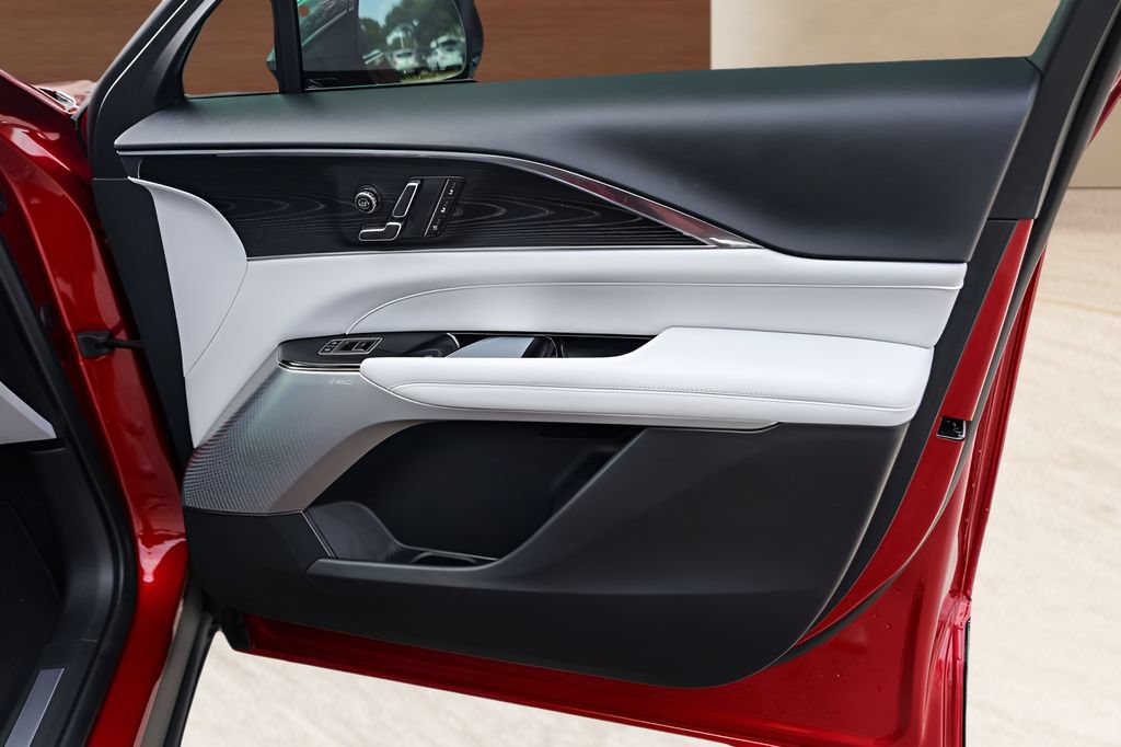 Certified 2024 Cadillac Lyriq Luxury RWD image 25