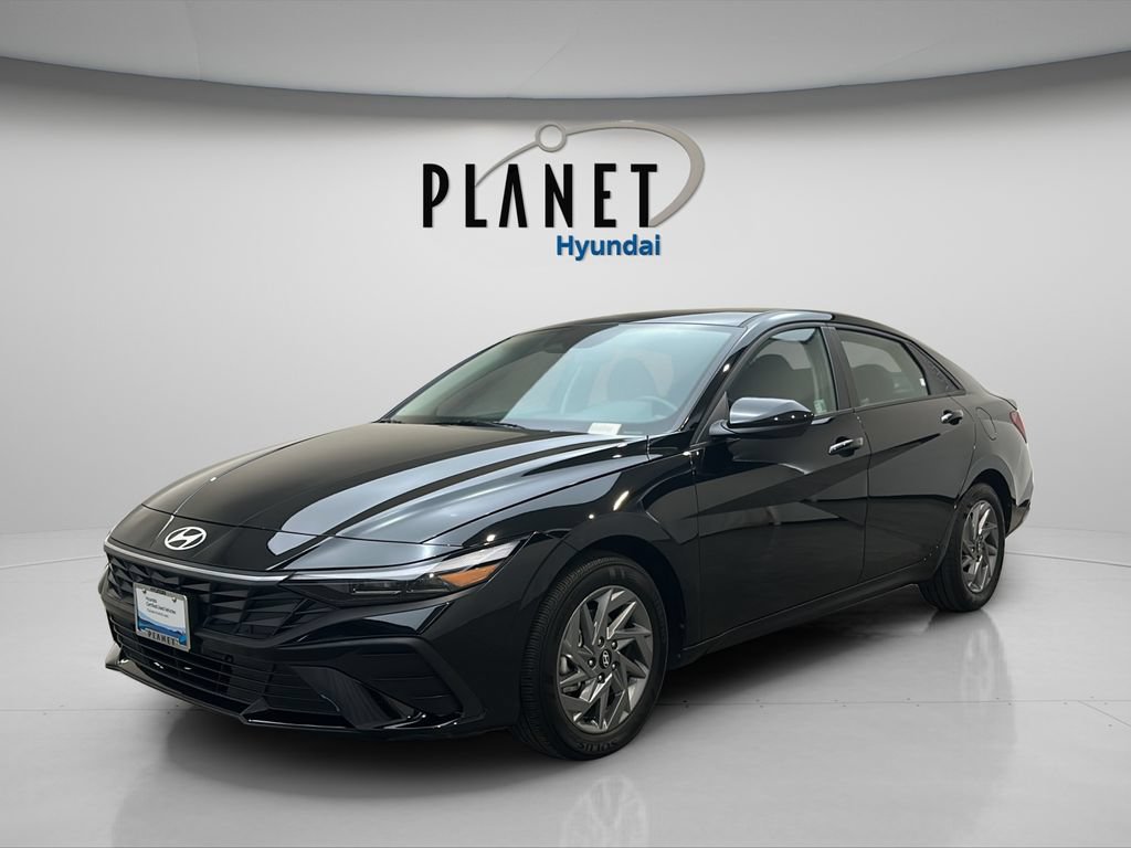 Certified 2025 Hyundai Elantra Hybrid FWD image 2