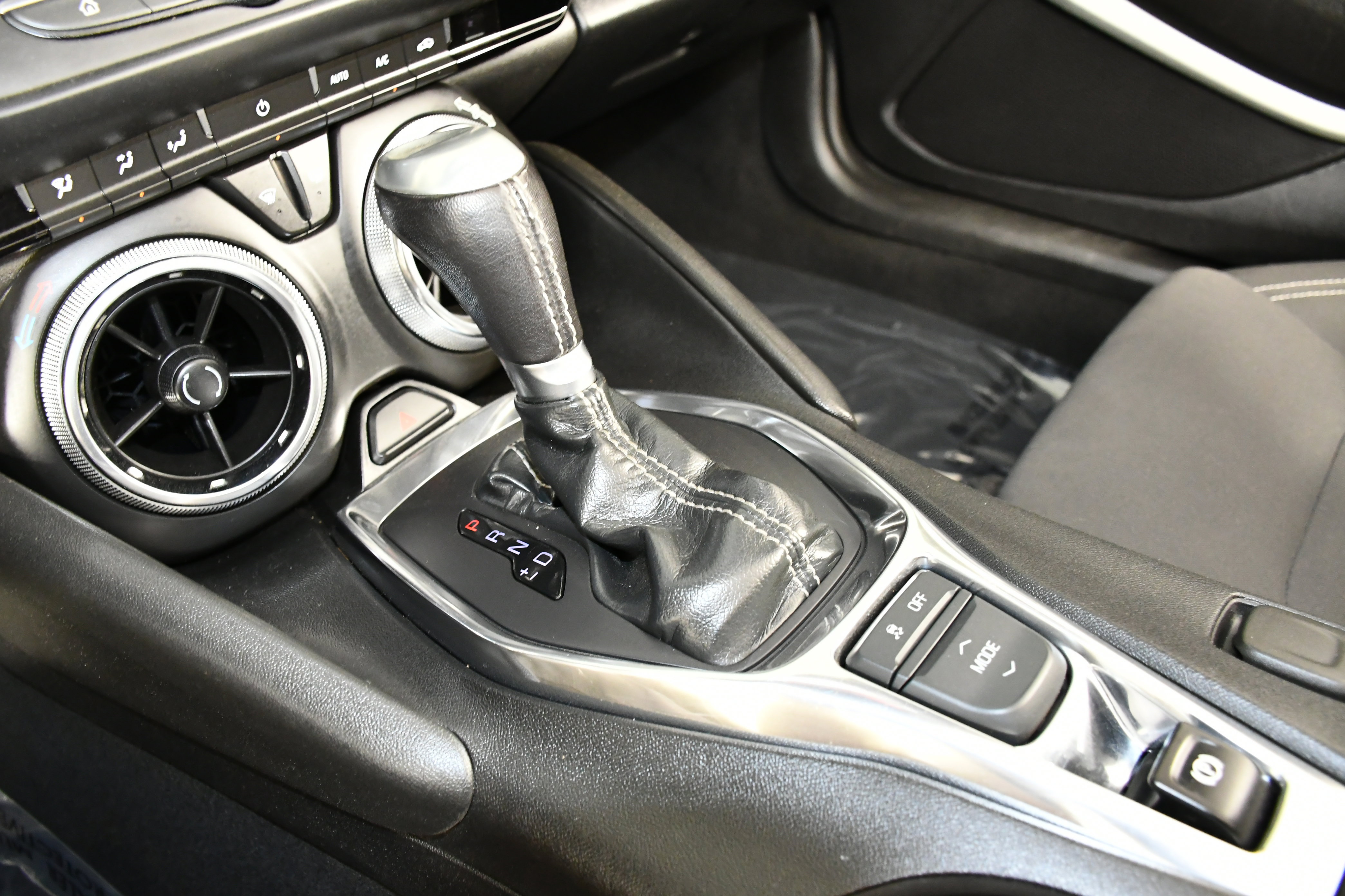 Used 2020 Chevrolet Camaro LT image 33