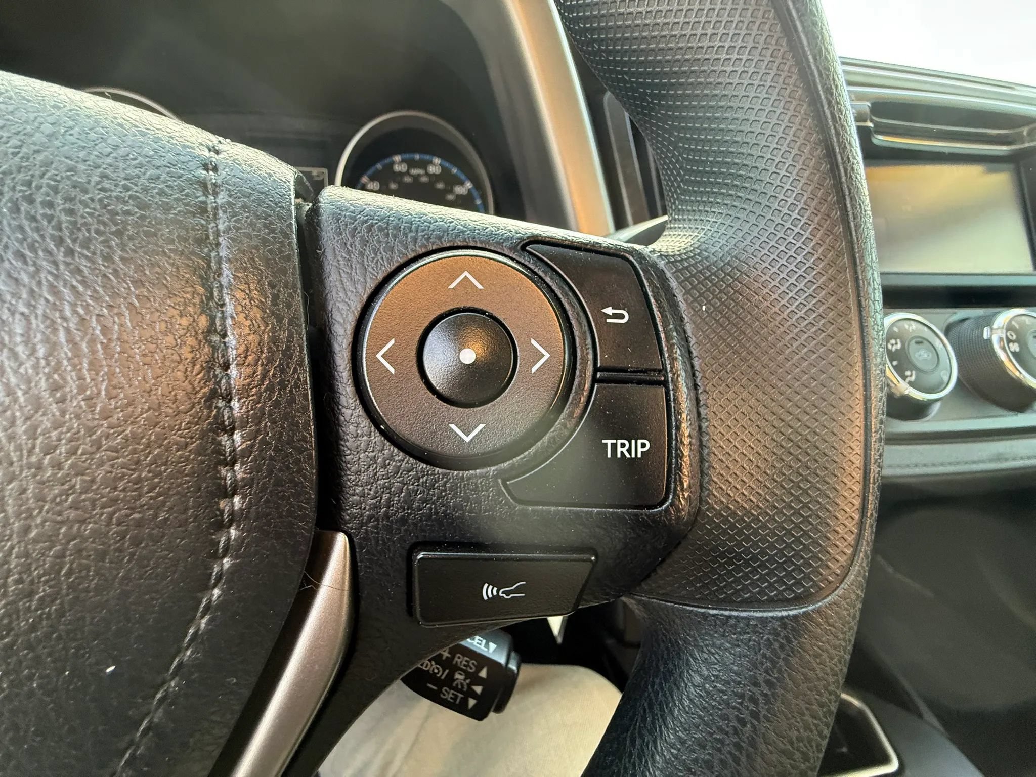 Used 2017 Toyota RAV4 LE FWD image 22