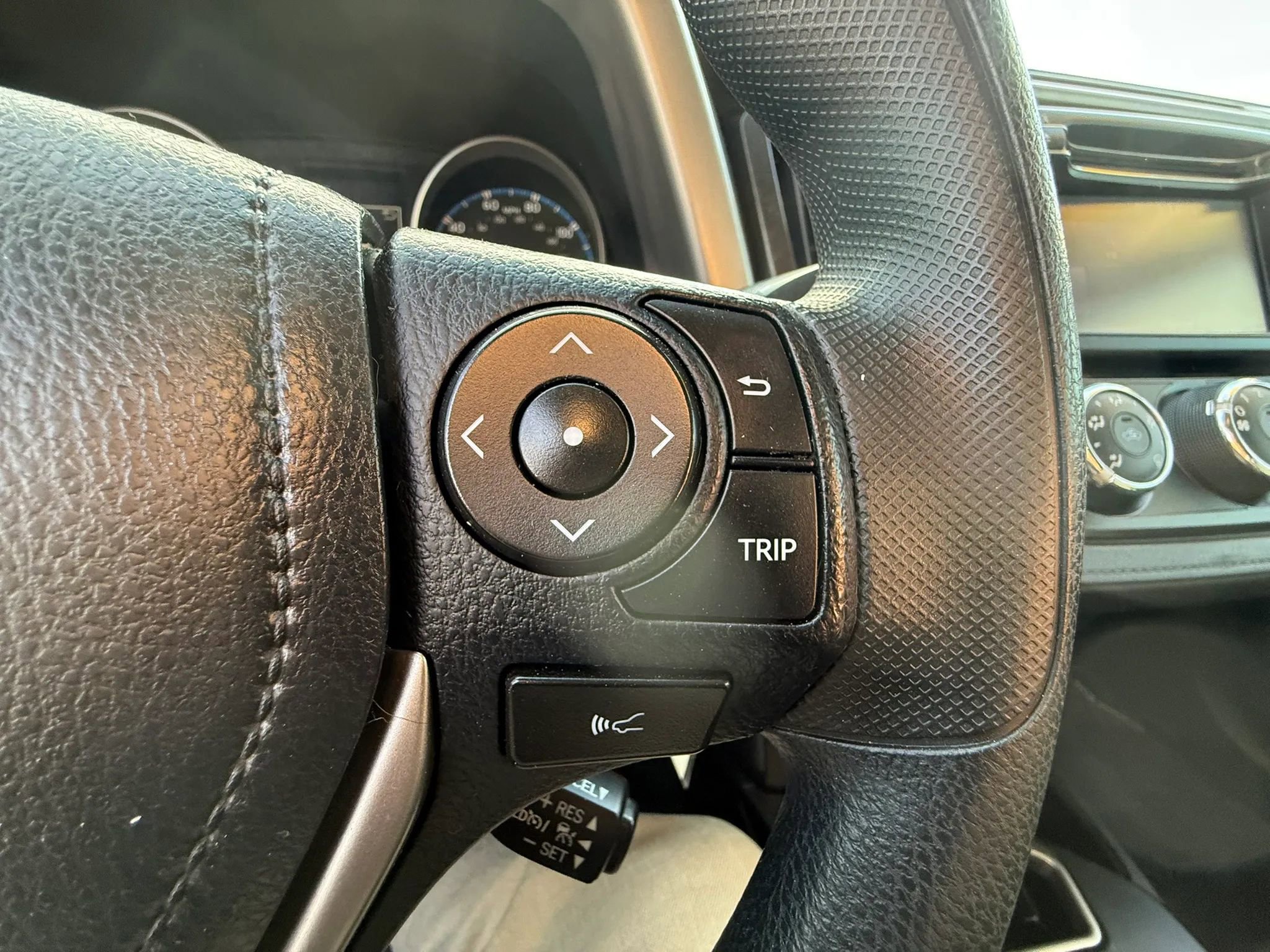 Used 2017 Toyota RAV4 LE image 22