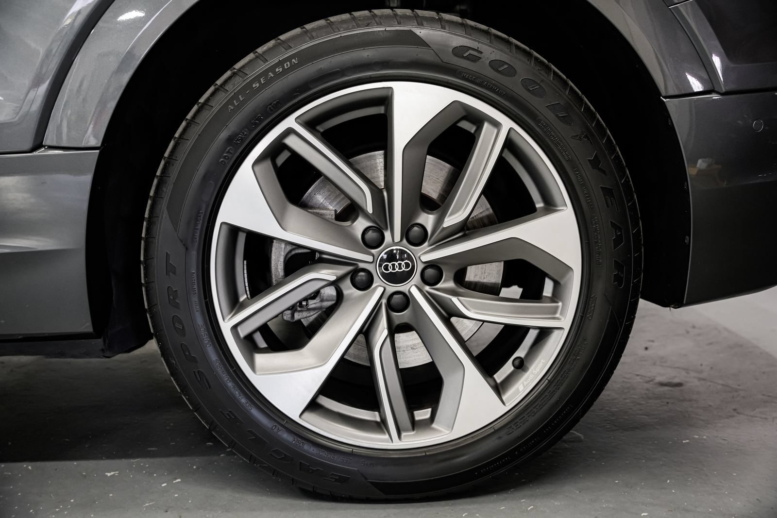 Used 2021 Audi e-tron Premium Plus w/ Premium Plus Package AWD/4WD image 54