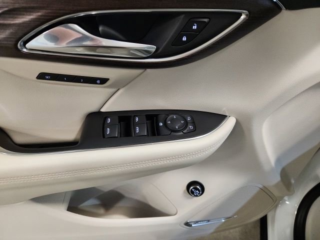 Used 2023 Buick Envision Avenir AWD/4WD image 21