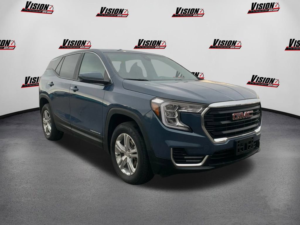 Used 2024 GMC Terrain SLE image 3