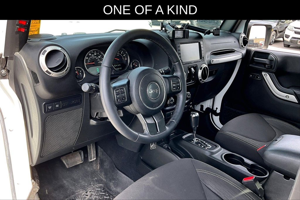 Used 2017 Jeep Wrangler Unlimited Rubicon w/ Connectivity Group AWD/4WD image 9