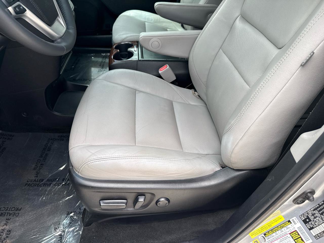 Used 2016 Toyota Sienna Limited Premium FWD image 33