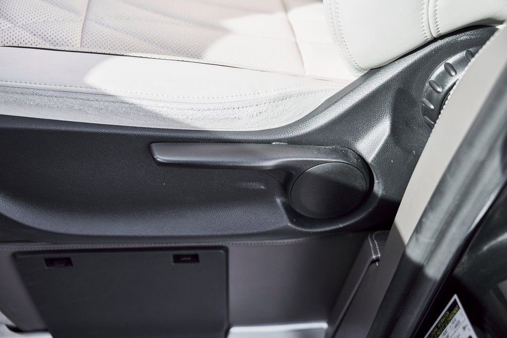 Used 2021 Mercedes-Benz Metris Passenger w/ Premium Safety Package image 42