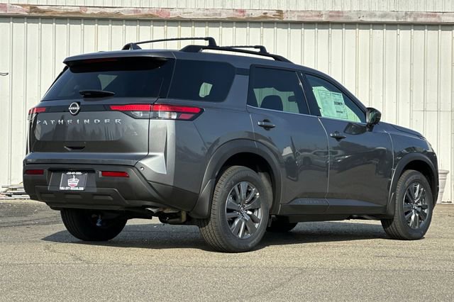 New 2025 Nissan Pathfinder SV image 4