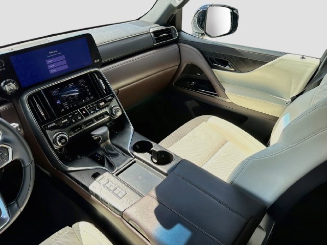 Used 2024 Lexus LX 600 4WD w/ Luxury Package image 20
