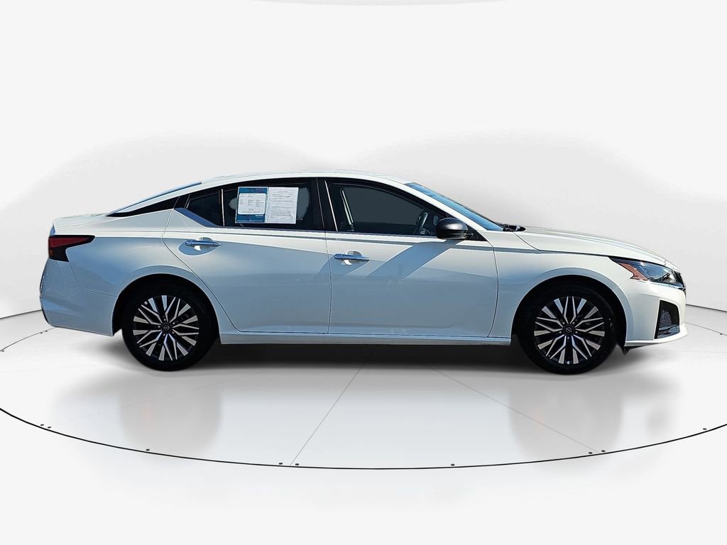 Used 2025 Nissan Altima 2.5 SV image 4