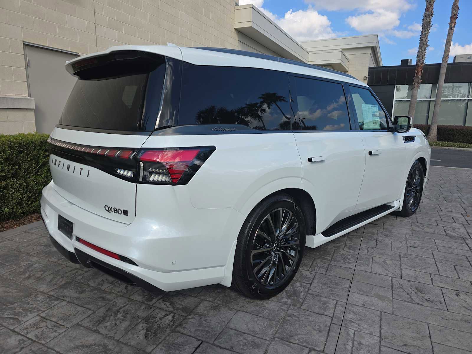 New 2026 INFINITI QX80 Autograph w/ Premium Cargo Package image 3