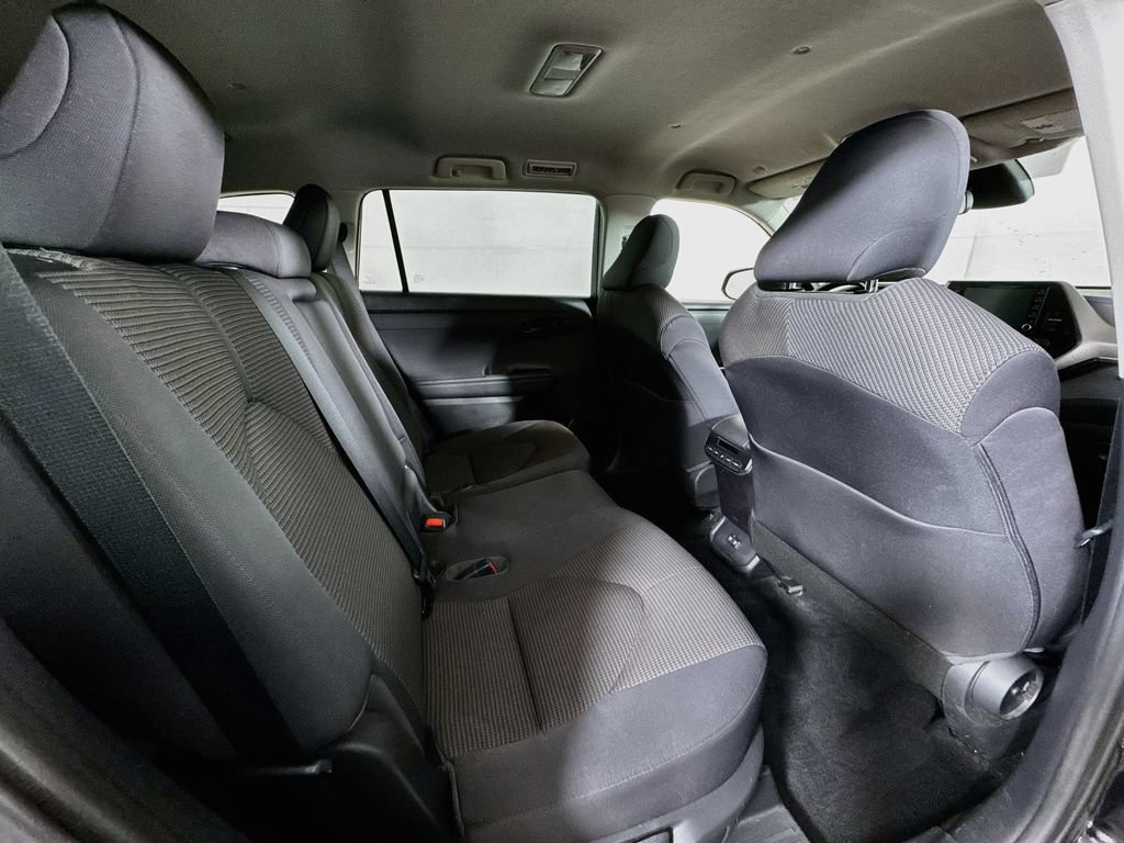 Used 2021 Toyota Highlander LE AWD/4WD image 26