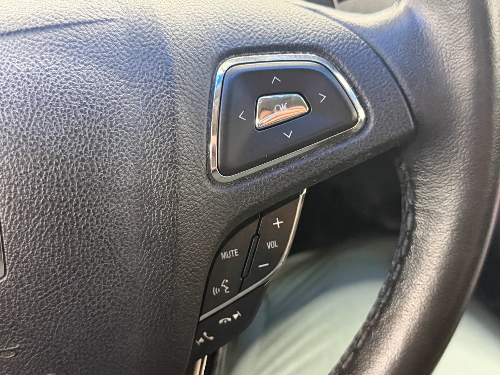 Used 2015 Lincoln MKZ FWD image 27