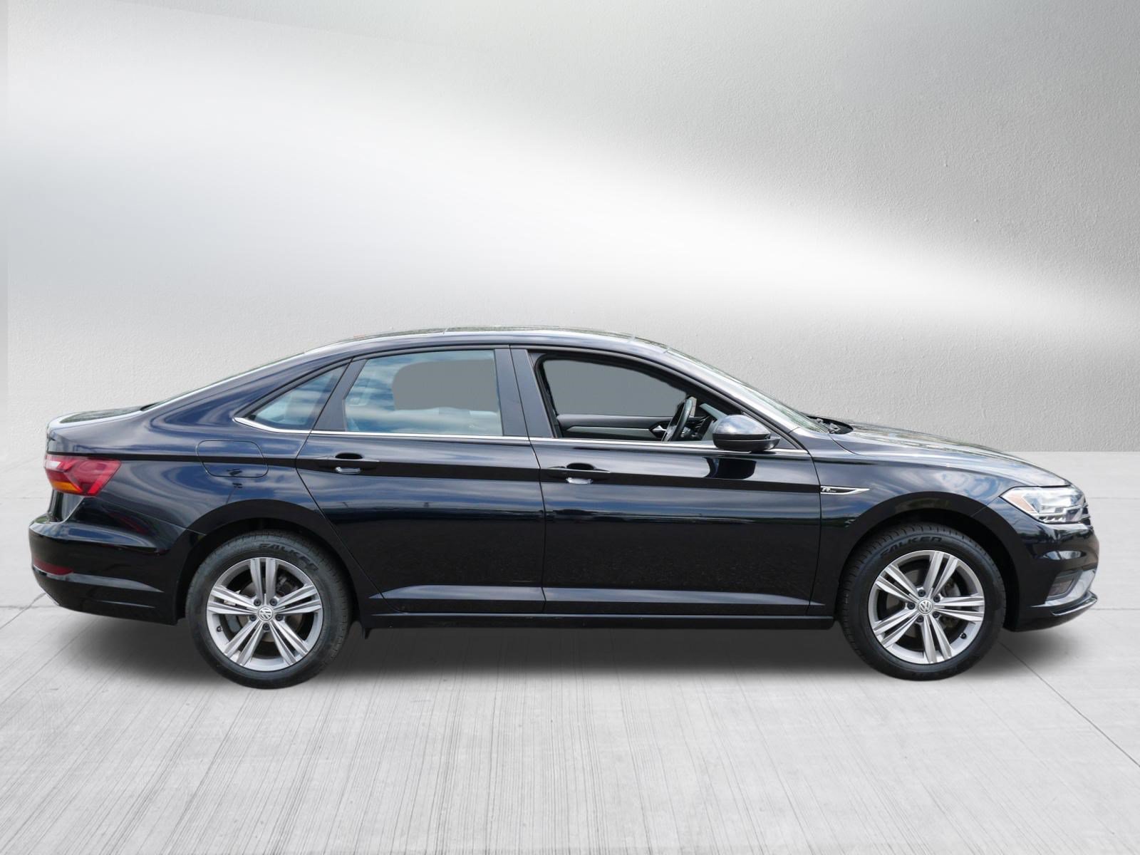 Used 2019 Volkswagen Jetta R-Line w/ R-Line Cold Weather Package FWD image 8