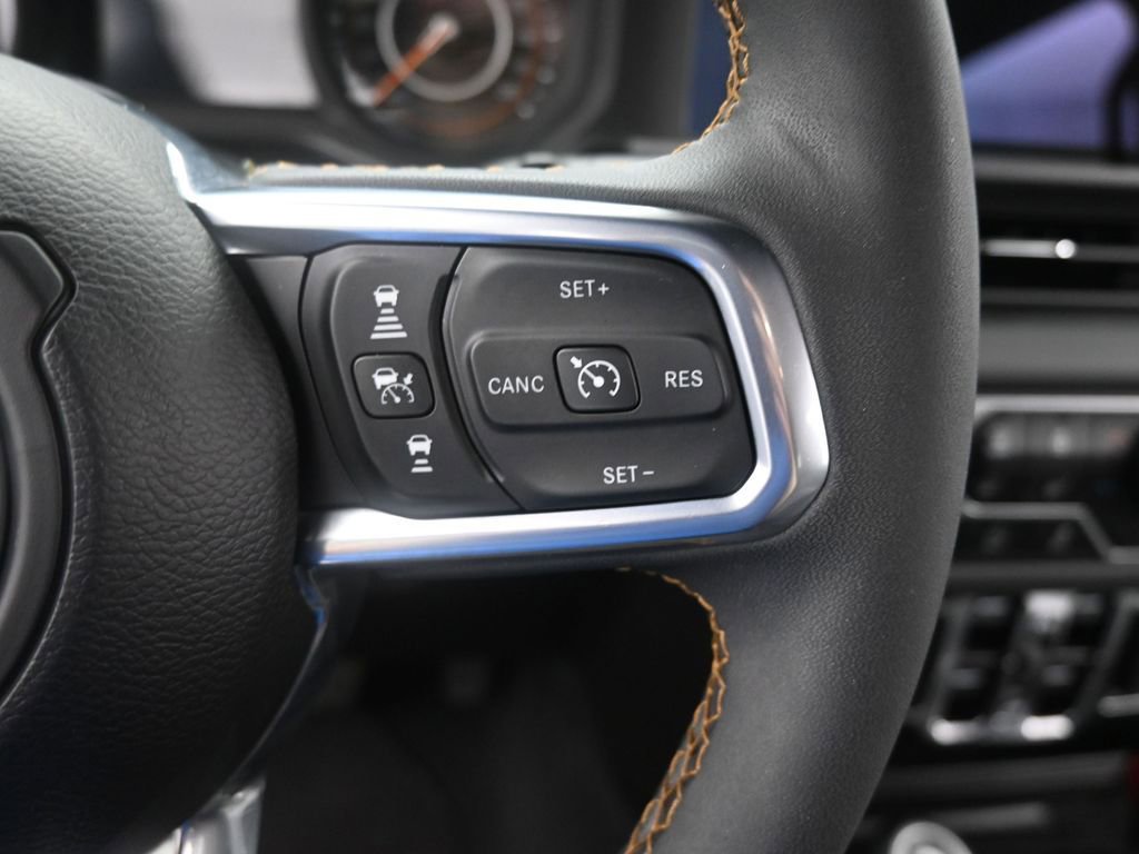 Used 2024 Jeep Wrangler Sahara image 31