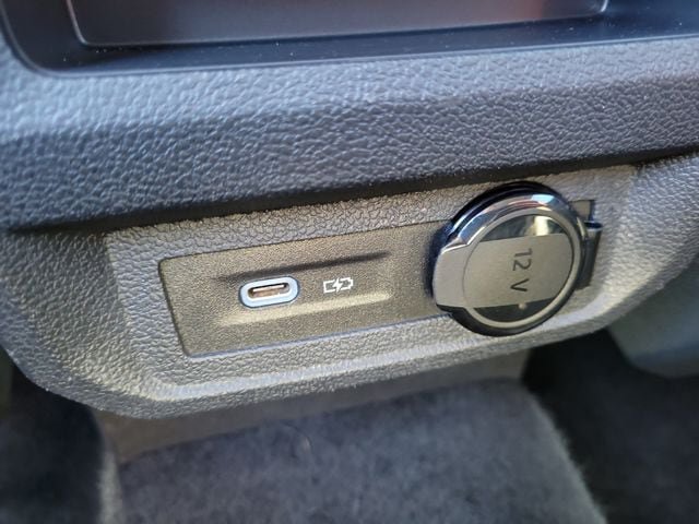Certified 2024 Volkswagen Tiguan SE FWD image 12