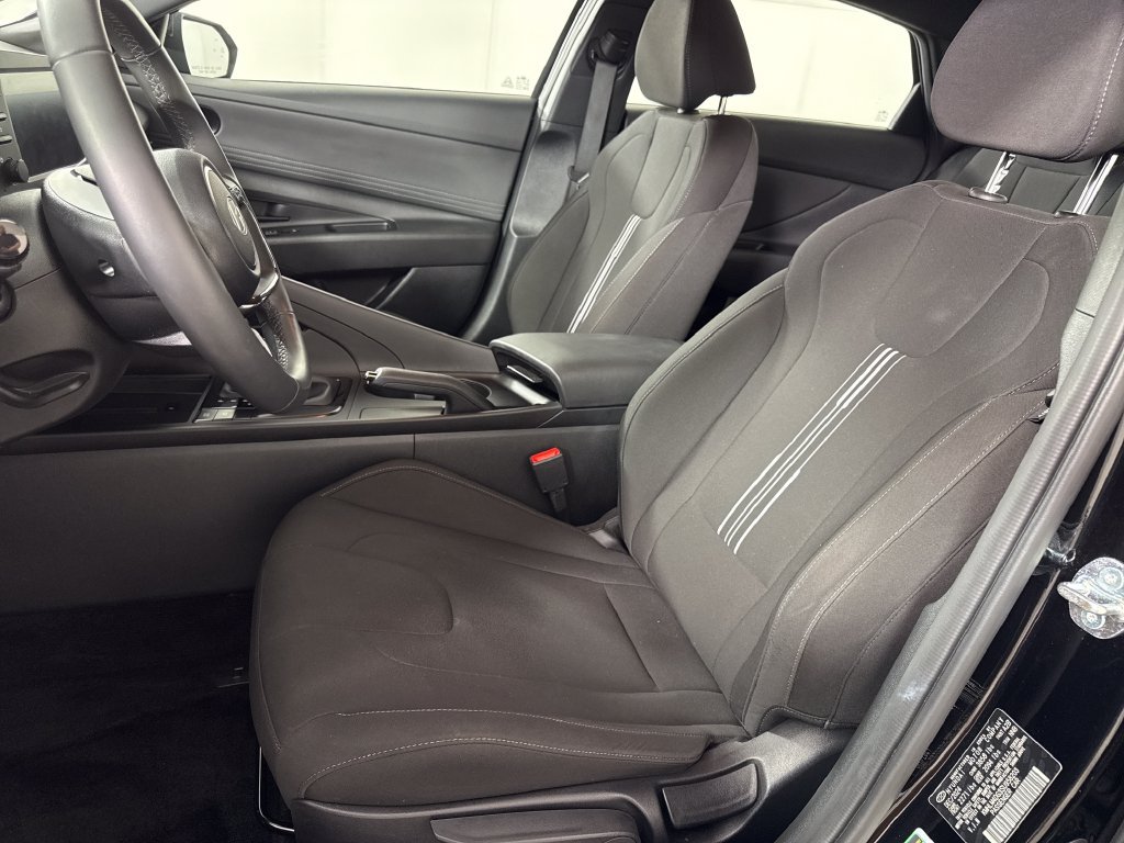 Used 2025 Hyundai Elantra Sport FWD image 13