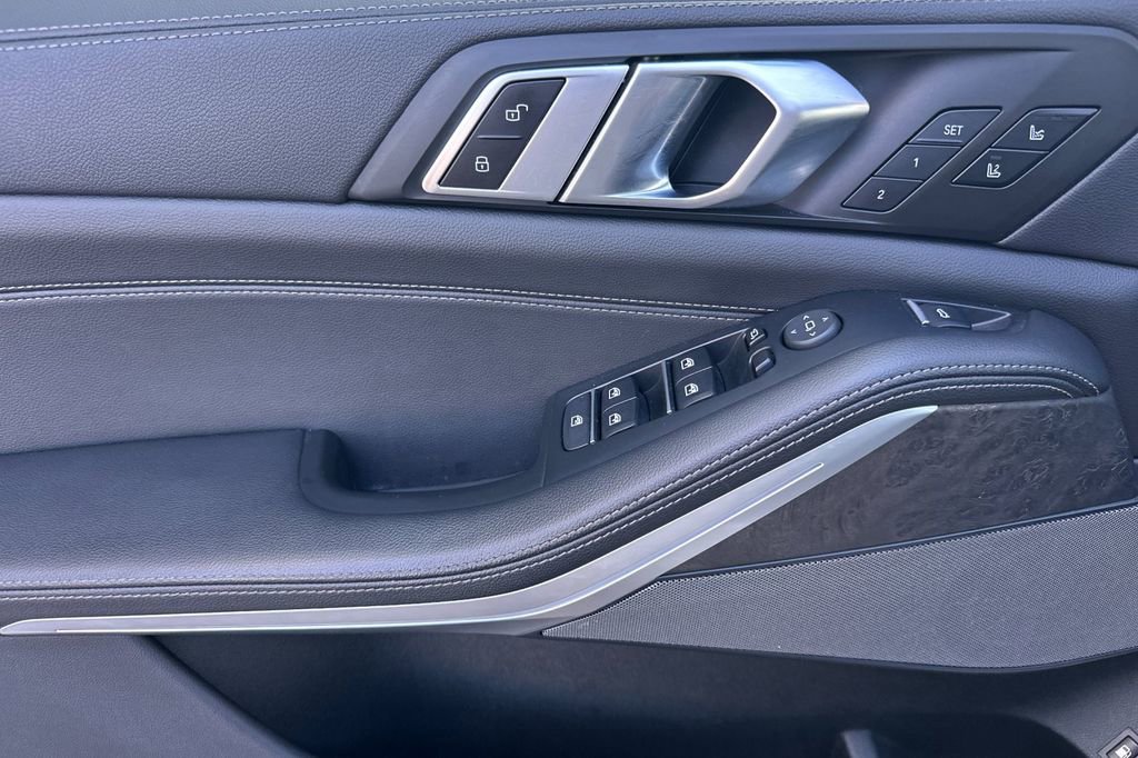 Used 2022 BMW X5 xDrive45e w/ M Sport Package image 10