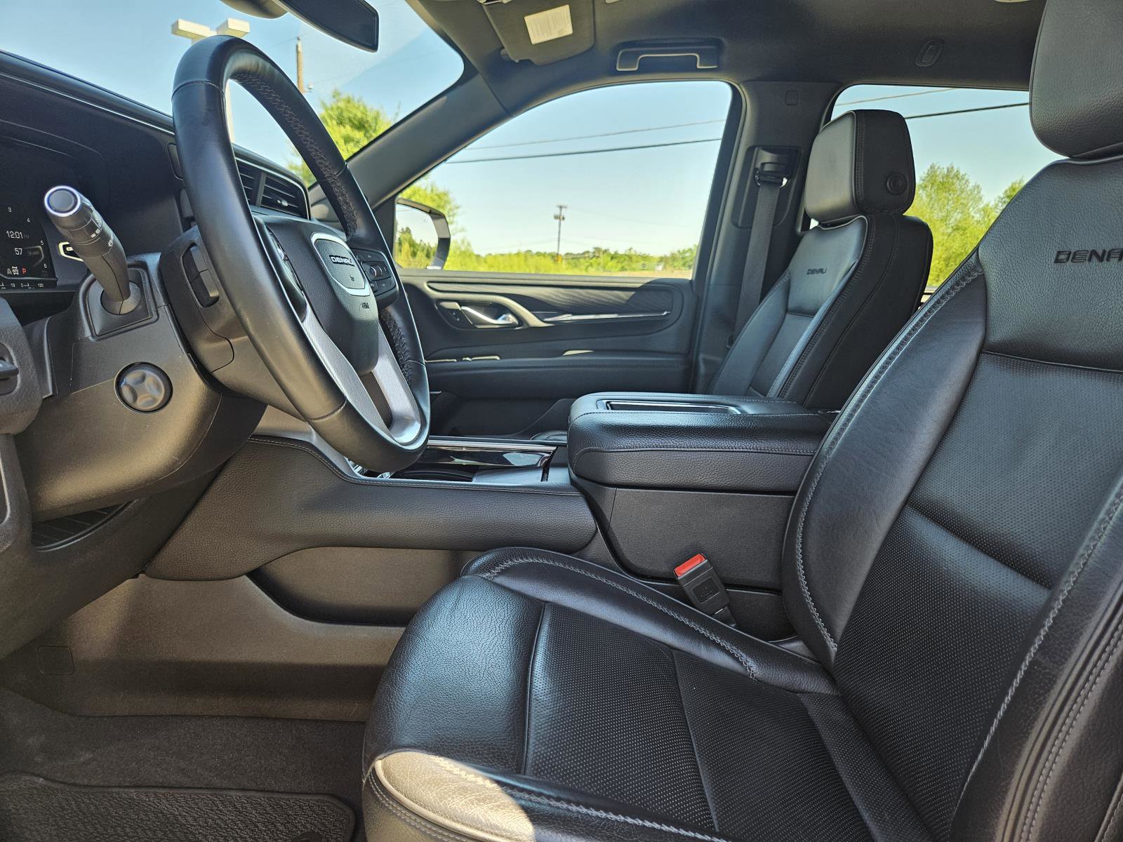 Used 2024 GMC Yukon XL Denali AWD/4WD image 13