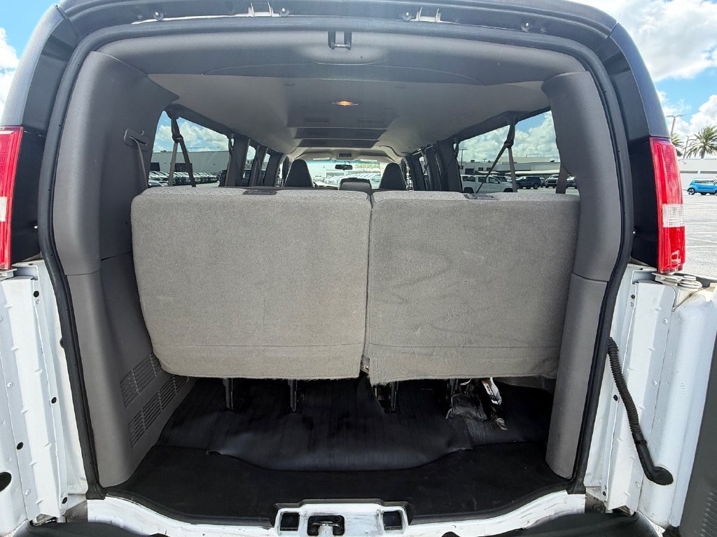 Used 2023 GMC Savana 3500 LS w/ Chrome Appearance Package RWD image 17