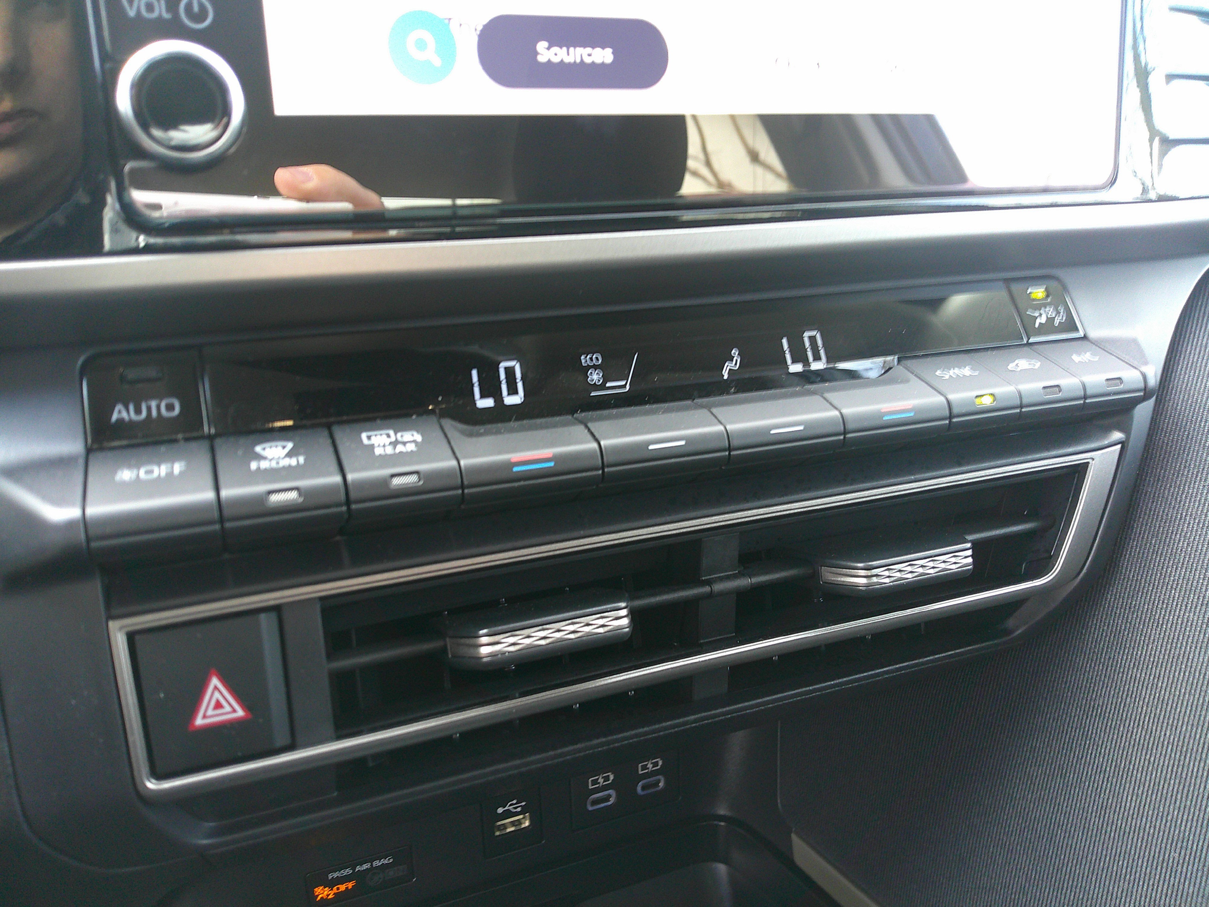 Used 2025 Toyota Camry LE image 26