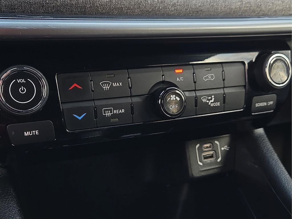 Used 2025 Jeep Compass Sport image 15