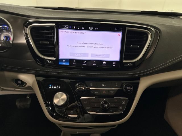 Used 2022 Chrysler Pacifica Touring-L image 21