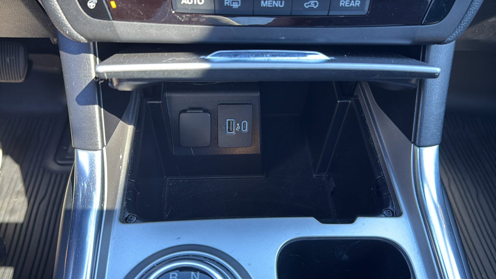 Used 2020 Ford Explorer XLT w/ Equipment Group 202A AWD/4WD image 19