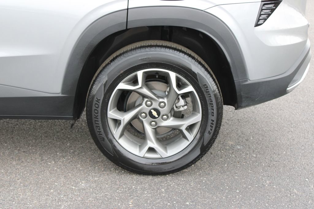 Used 2025 Chevrolet Trax LT image 18