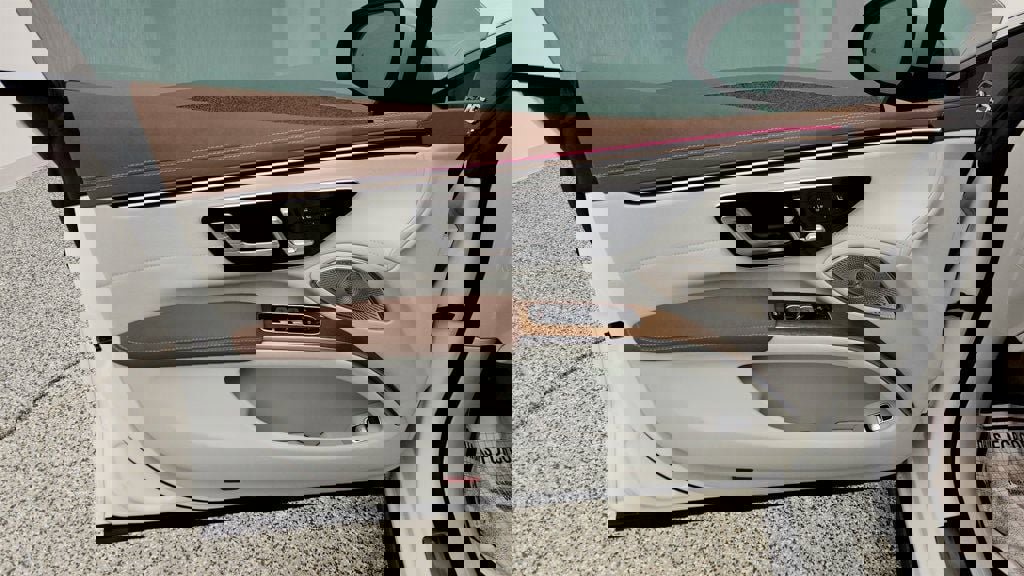 Used 2023 Mercedes-Benz EQS 580 4MATIC Sedan w/ Exclusive Trim Package image 11