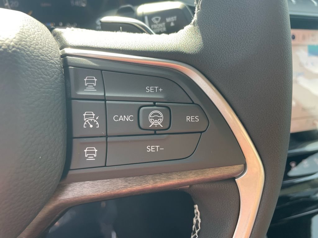 New 2026 Jeep Grand Cherokee Altitude AWD/4WD image 32
