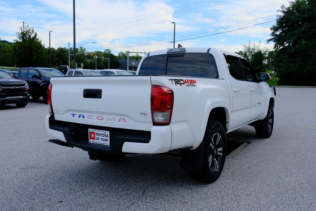 Used 2017 Toyota Tacoma TRD Sport w/ Tow Package (A/T) AWD/4WD image 3