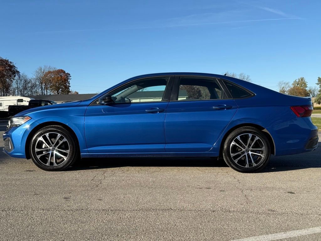Used 2023 Volkswagen Jetta Sport FWD image 2