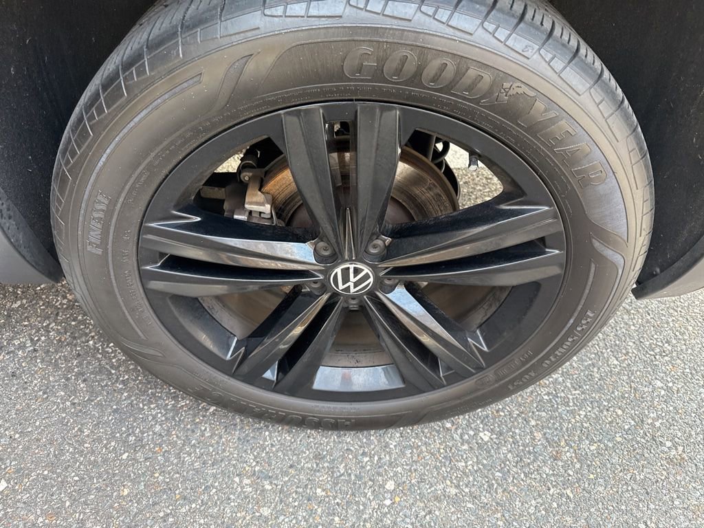 Used 2023 Volkswagen Atlas SEL R-Line image 24