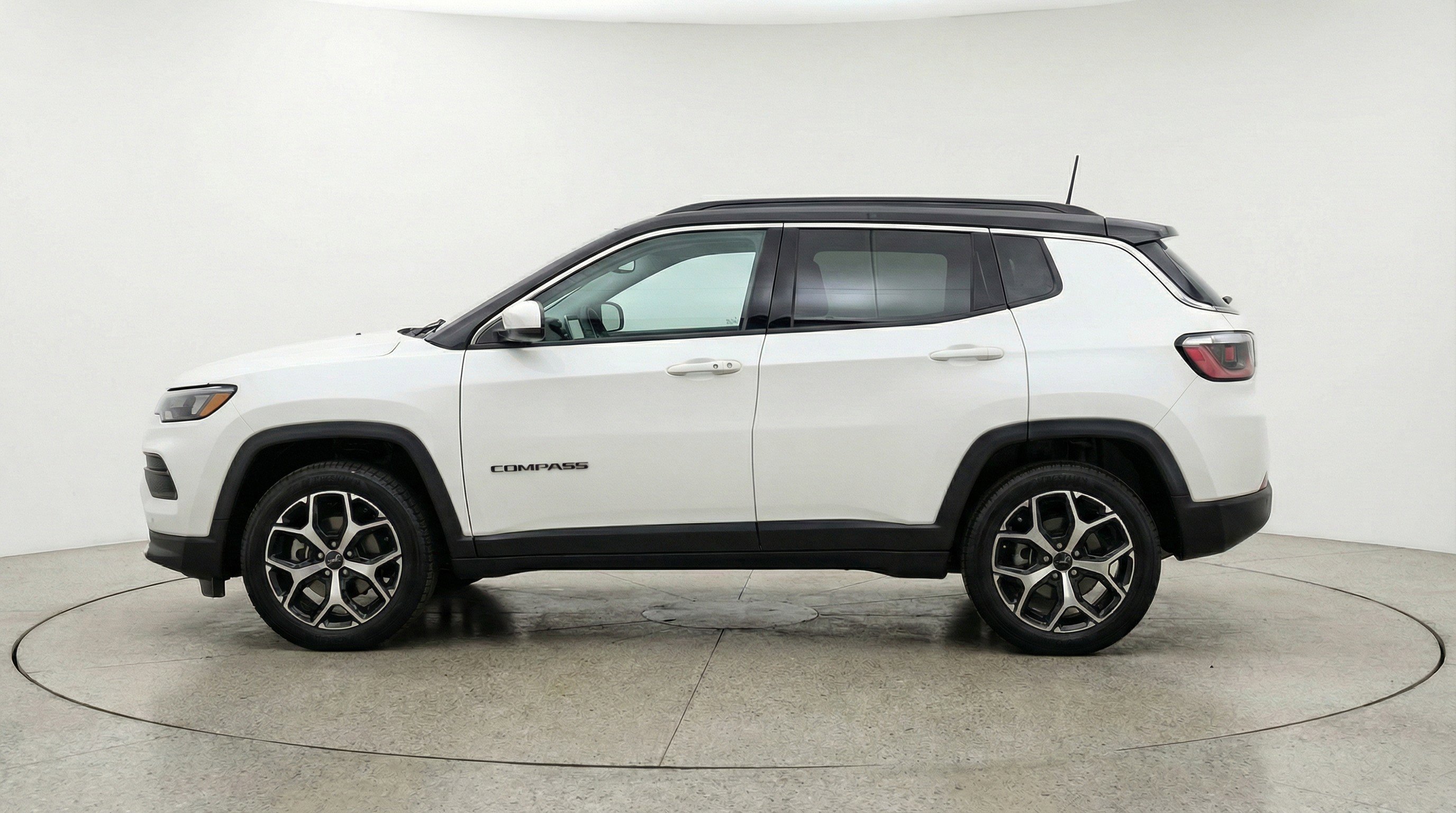 Used 2025 Jeep Compass Limited AWD/4WD image 5