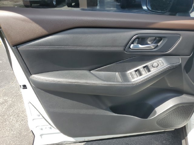 Used 2023 Nissan Rogue SV w/ SV Premium B Package FWD image 11
