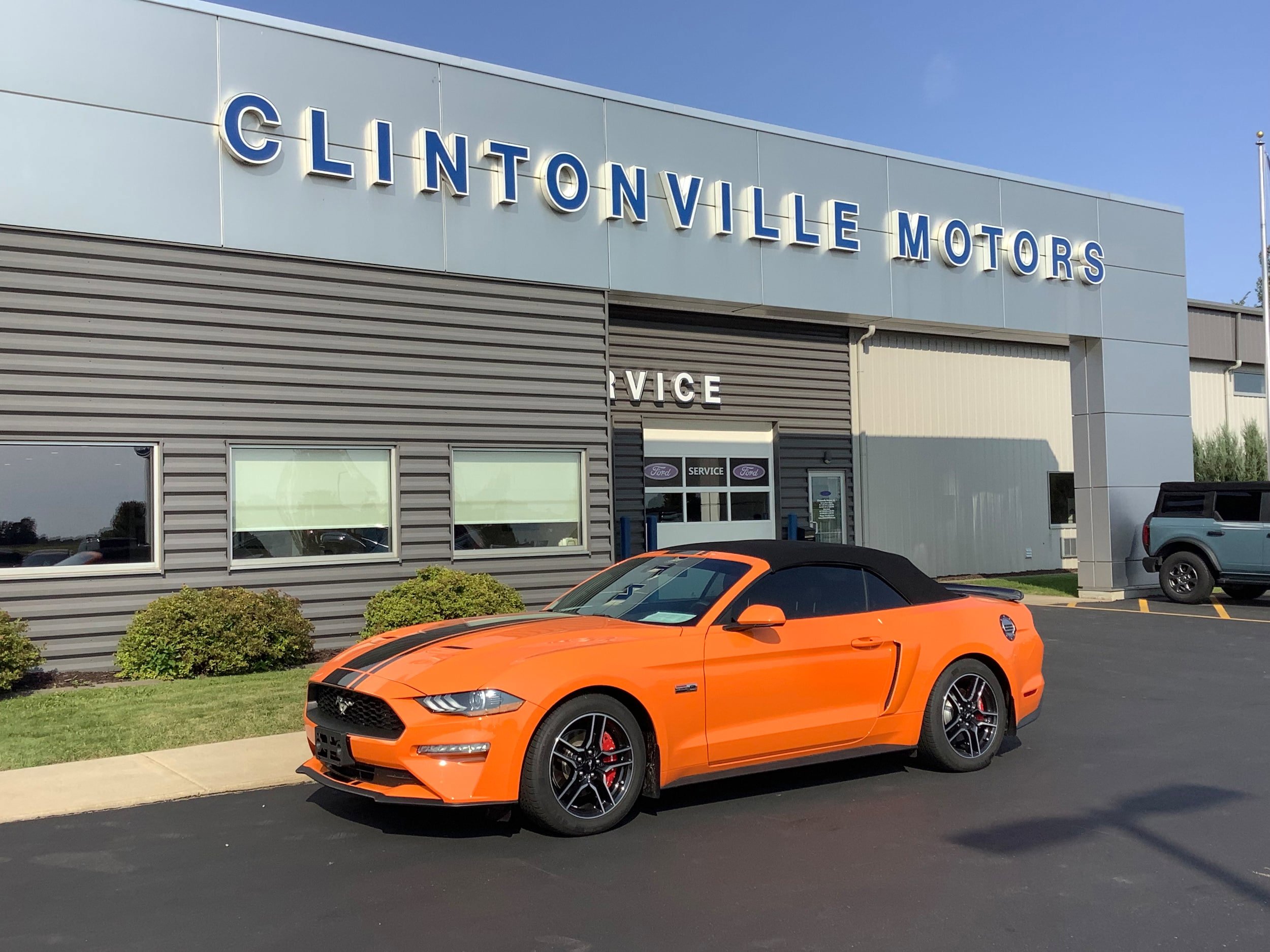 Used 2021 Ford Mustang Convertible w/ Equipment Group 101A image 1