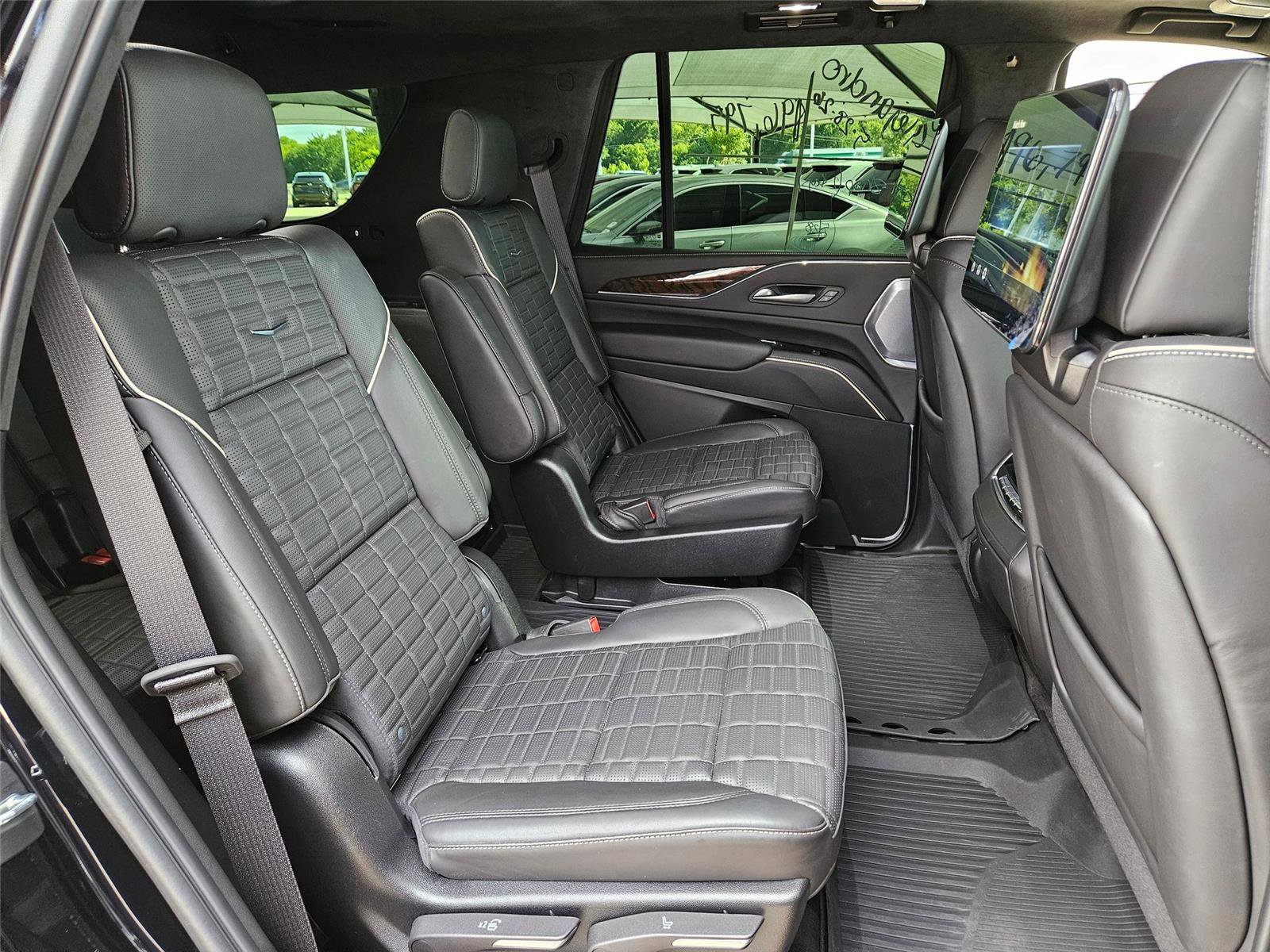 Used 2024 Cadillac Escalade Sport Platinum w/ LPO, ONYX Package AWD/4WD image 27
