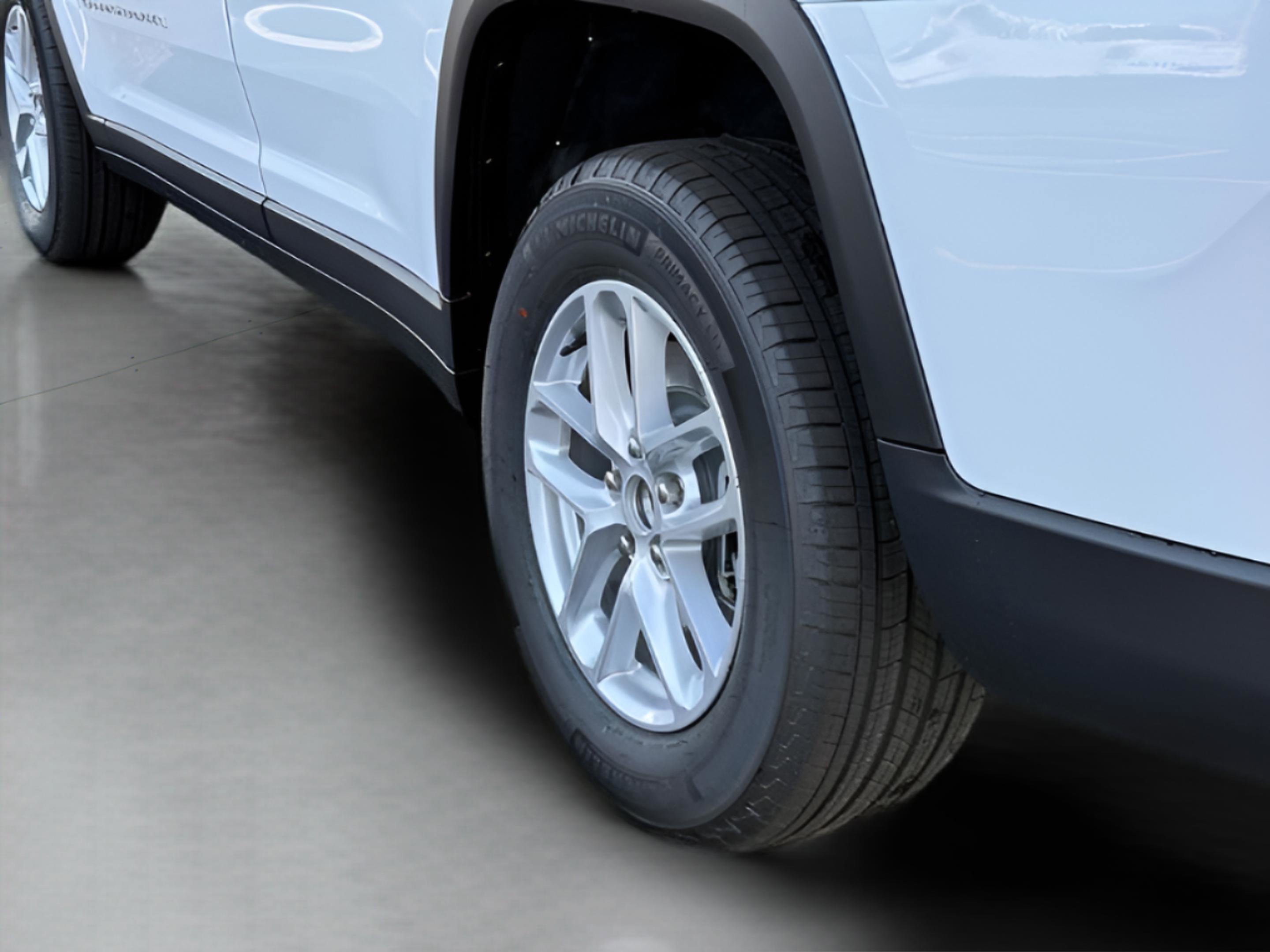 New 2025 Jeep Grand Cherokee L Laredo image 34