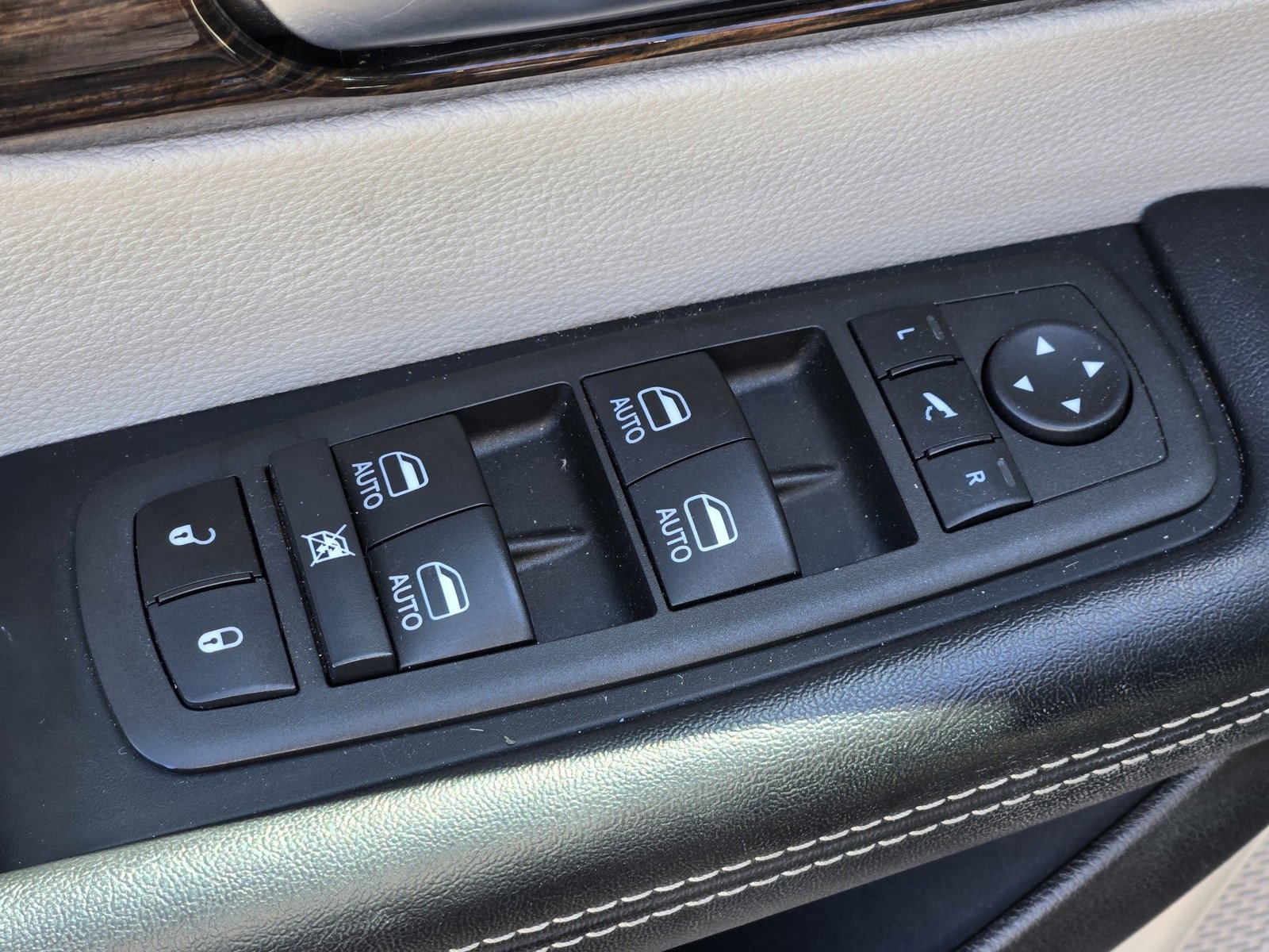 Used 2022 Chrysler Pacifica Limited image 15