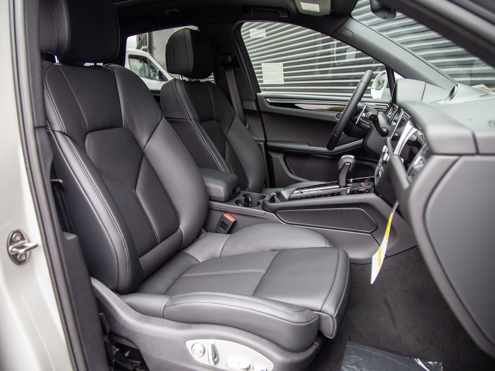 Certified 2026 Porsche Macan S AWD/4WD image 19