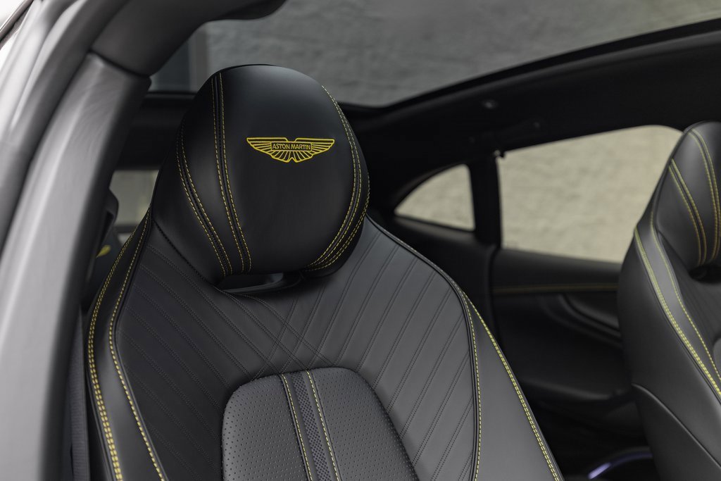 New 2026 Aston Martin DBX 707 image 31